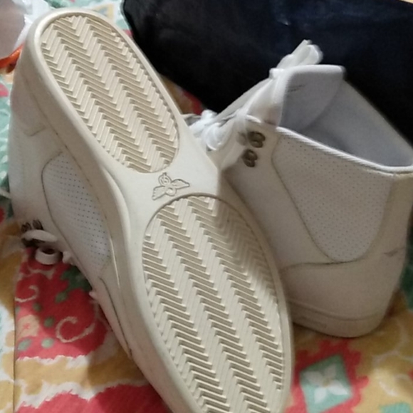 Shoes - Picture 3 of 3